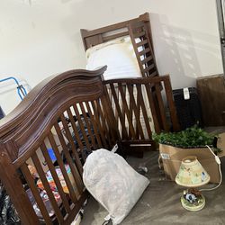 4 In 1 Crib With Everything 