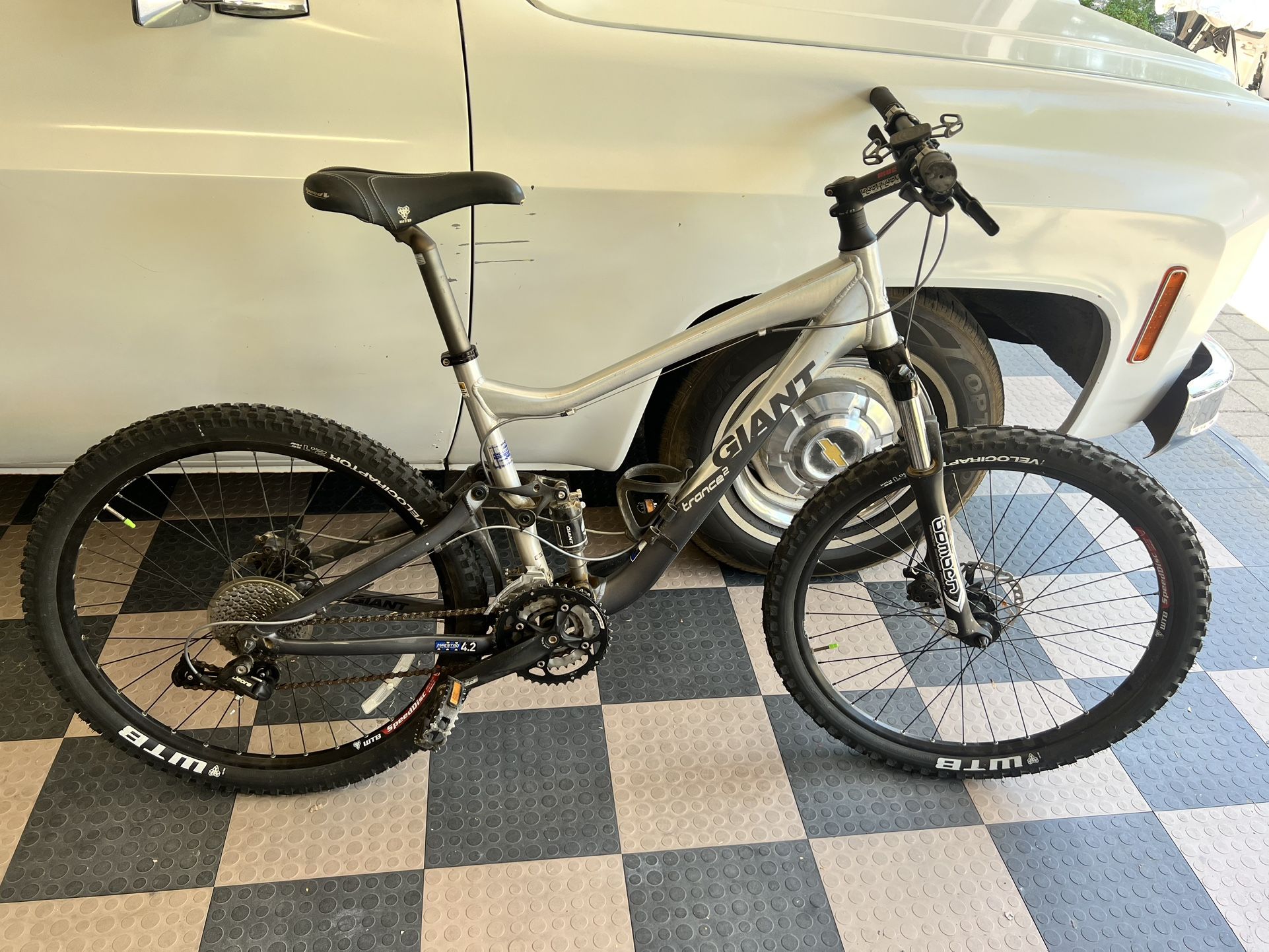 Giant Trance 2 Medium Sized Mountain Bike