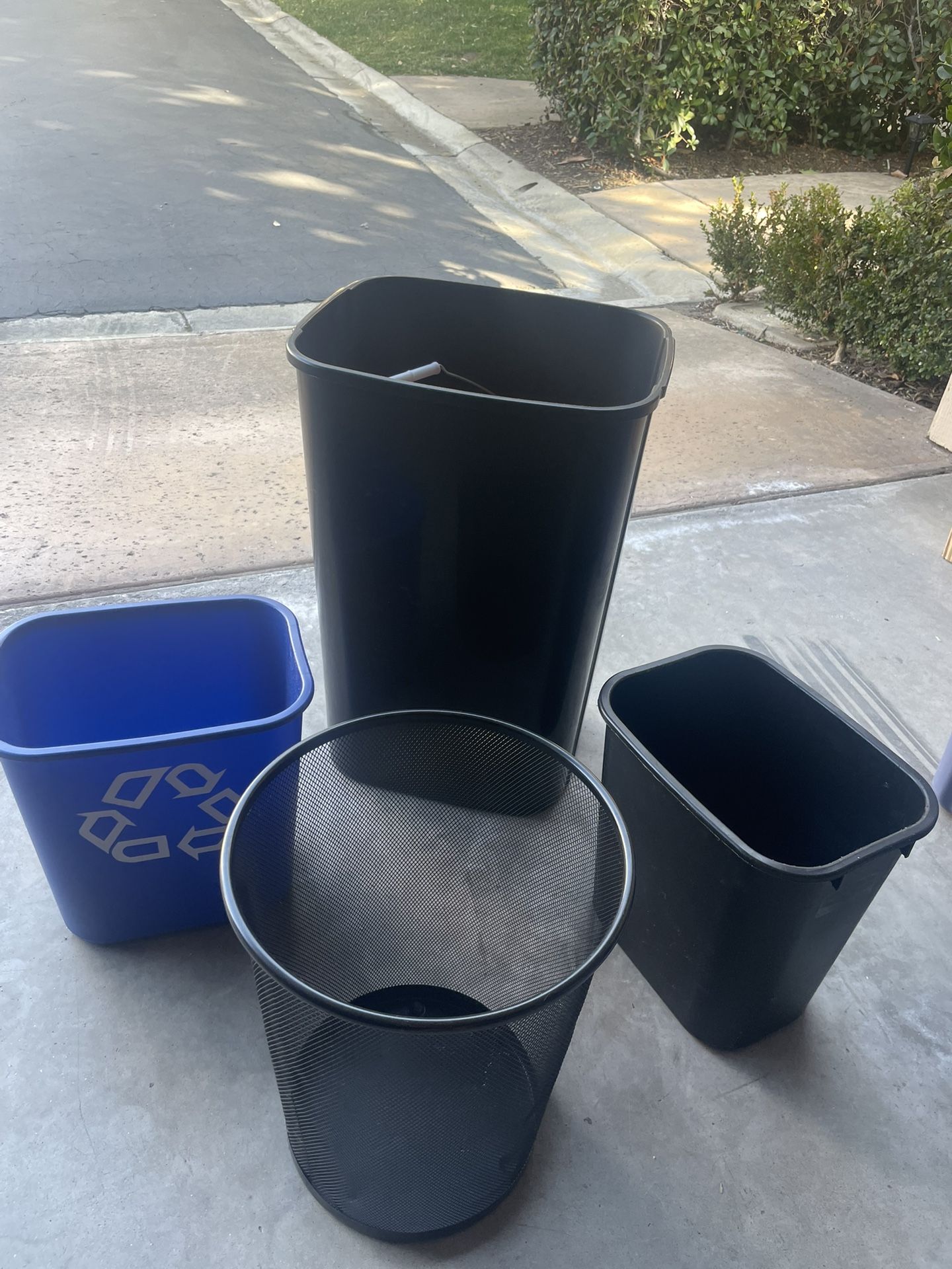 Various New Garbage Cans For Office/home