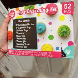 cake decorating set