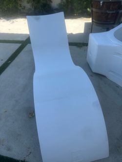 Pool lounge chairs