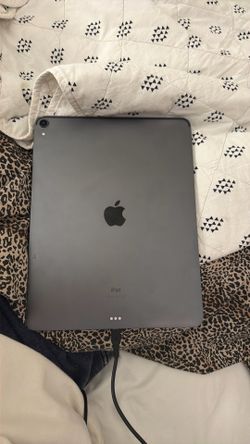 ipad pro FOR PARTS ONLY!
