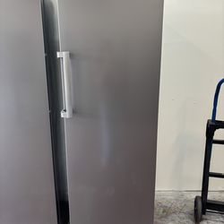 Hisense 10.2 cu. ft. Garage Ready Frost Free Convertible Upright Freezer with Seal Break Handle