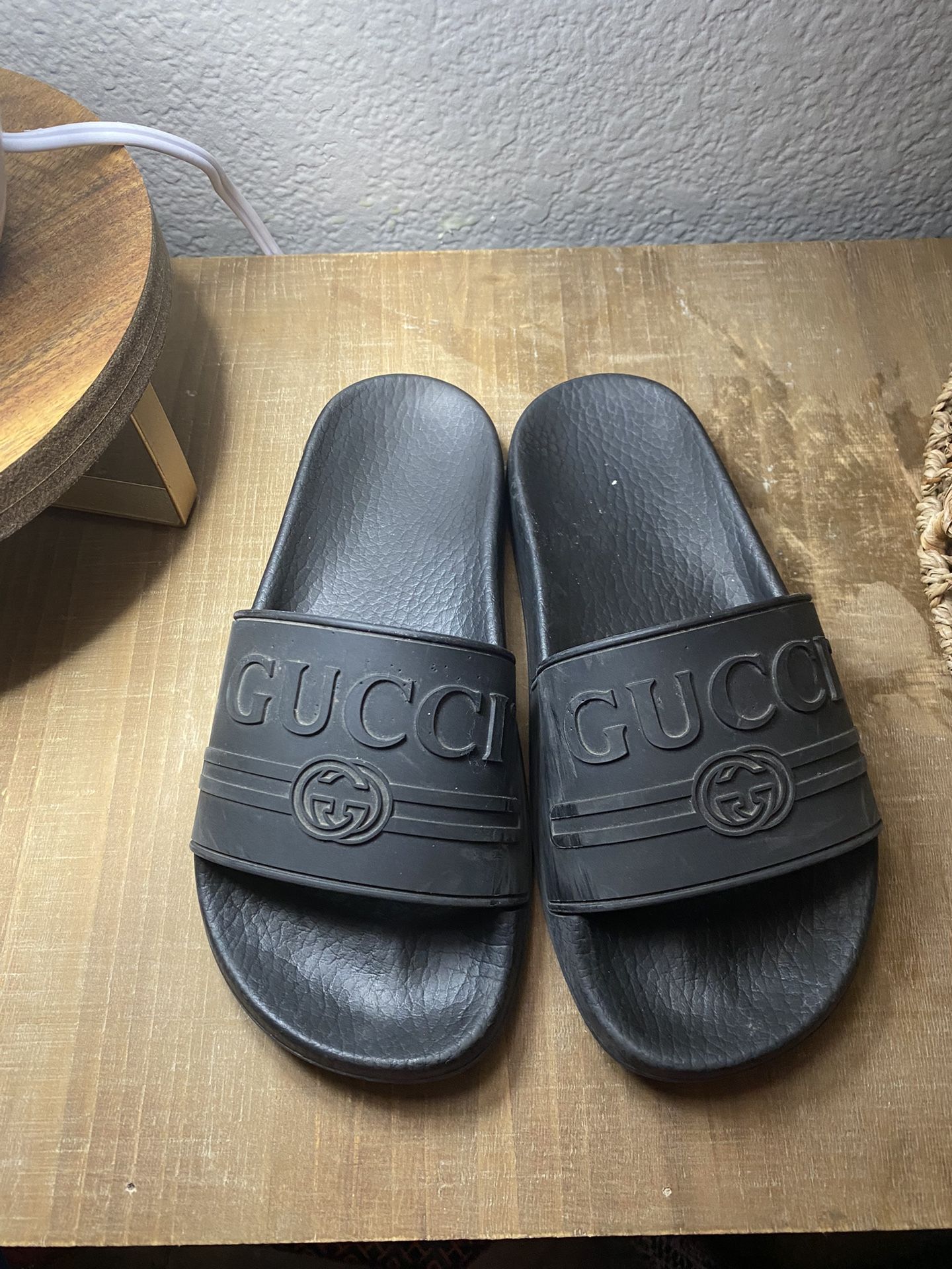 Gucci Slides Men / Women Size 3 And 4