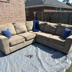 Sectional Couch *FREE DELIVERY*