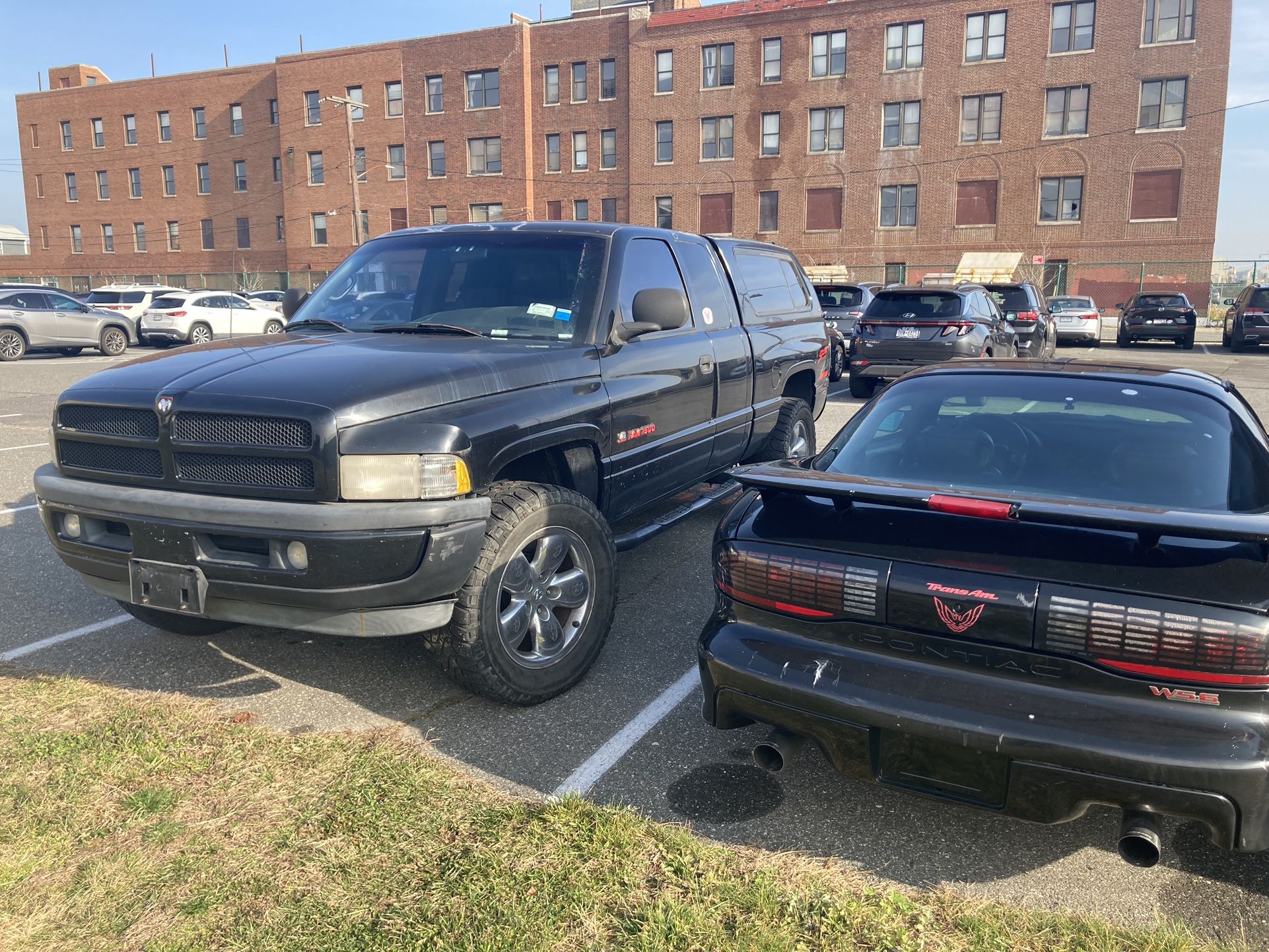 1998 dodge ram 1500 sport 4X4 6 1/2 Foot Bed And extended cab 4door with factory bed cap