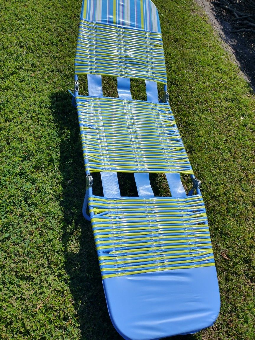 Retro Folding Lawn Chair