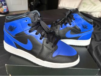 Air Jordan 1 Mid Hyper Royal