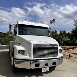 Freightliner FL60 Hauler 