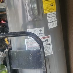 Rheem Water Heater 40 Gallons Like New