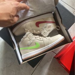 Jordan 1 Mid White Biege Fleece Utility 