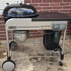 Weber Performer parrilla de carbón,  se uso una vez. RECOGER EN HUMBLE 77396