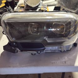 Toyota Tacoma 2016-23 front lights