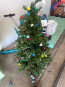 4ft artificial Christmas tre