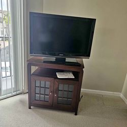 TV With TV Stand And Remote 