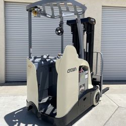 Crown Stand Up Rider Forklift RC5500