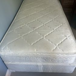 Twin Bed ( Deliver Available) 