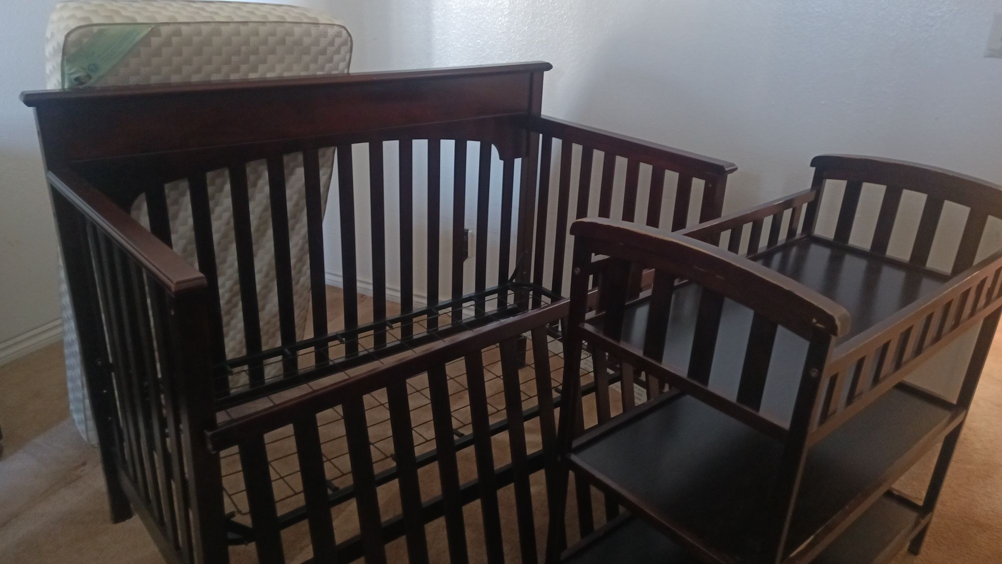 Graco Baby Crib With Changing Table