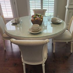 4 Frontgate's Kitchen Chairs and Table