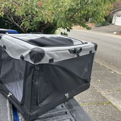 Medium Soft Travel Dog Kennel Crate Collapsible Like New 30” L by W 20”H 20” 