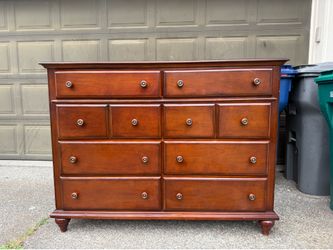 FREE dresser decent condition (pick up in Duvall)