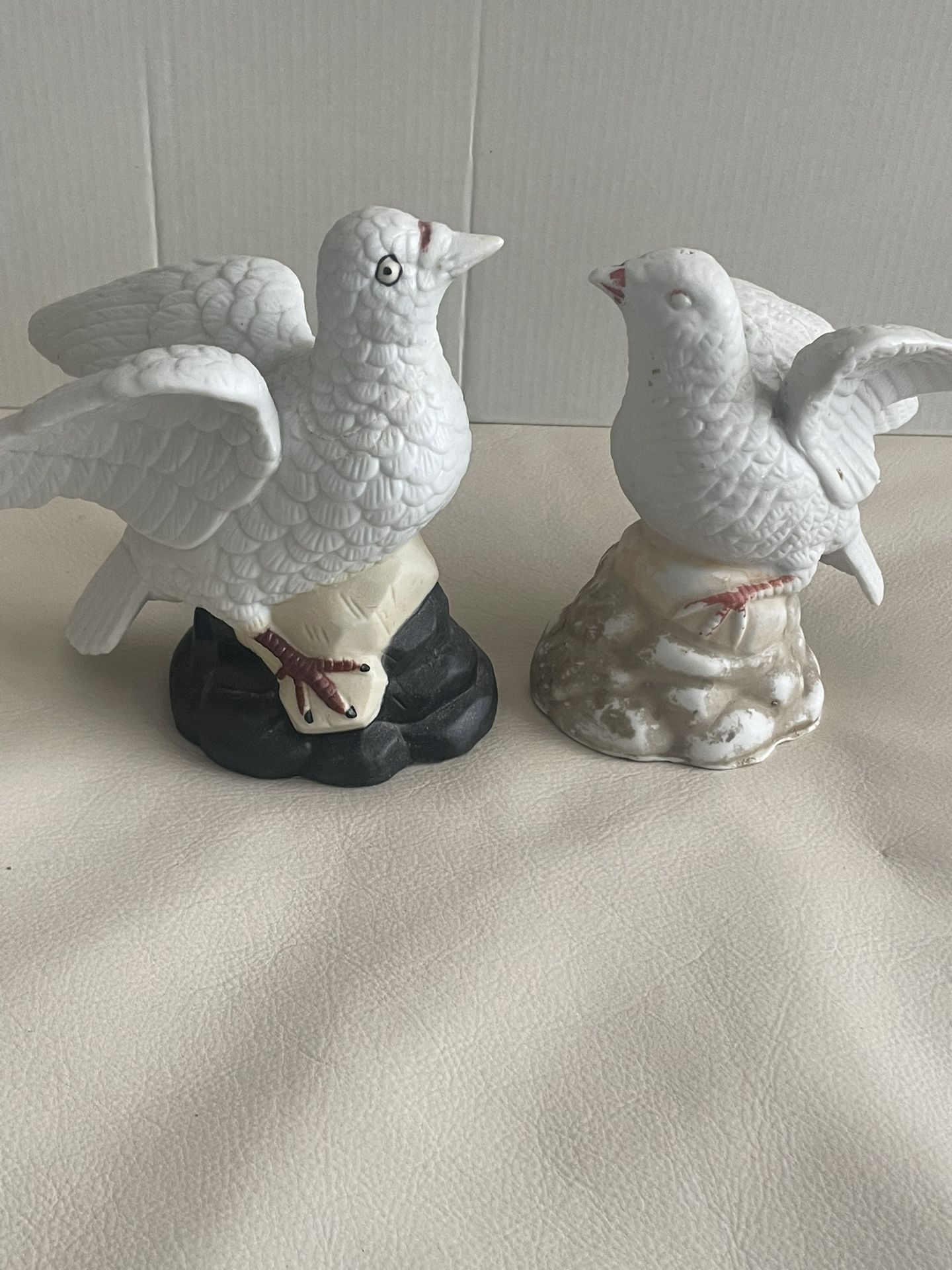 Vintaged Ceramic White Doves