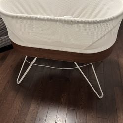 Snoo Happiest Baby Bassinet 