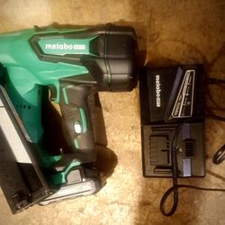 Metabo  cordless multi volt angled 15 gauge staple gun with charger