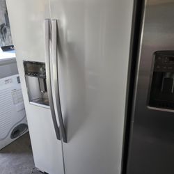 Whirlpool Counter Deph Refrigerator Side By Side Everything Works Good ✅️ 
