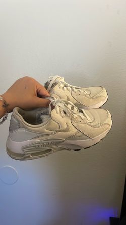 NIKE AIR MAX SHOES SIZE (8) WOMEN