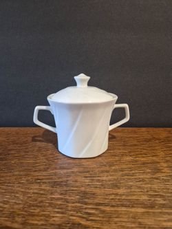Gallery Collections by Ranmaru White Porcelain Lidded Sugar Bowl