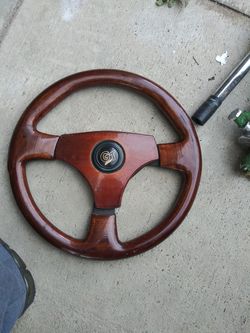 G T steering wheel