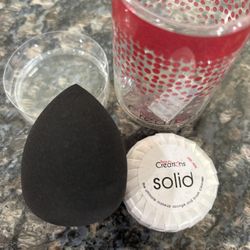 NEW BEAUTY CREATIONS BLACK MAKEUP BLENDER WITH SOLID CLEANER IN CASE $7!!