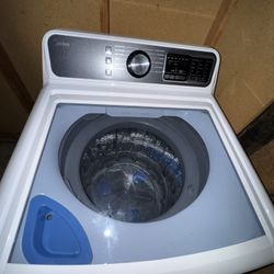 Midea 4.5 cu. ft. Washer – Excellent Condition