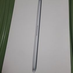 Macbook Pro ( Charger and Box)