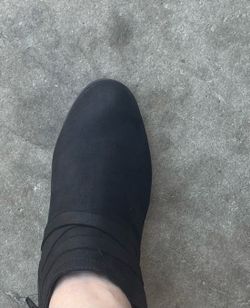 Black suede half boot w cushion inside. Sz 8. Wildomar