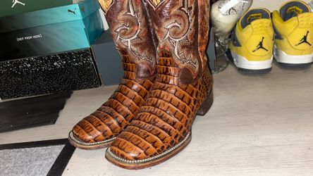 Cayman boots Size 8