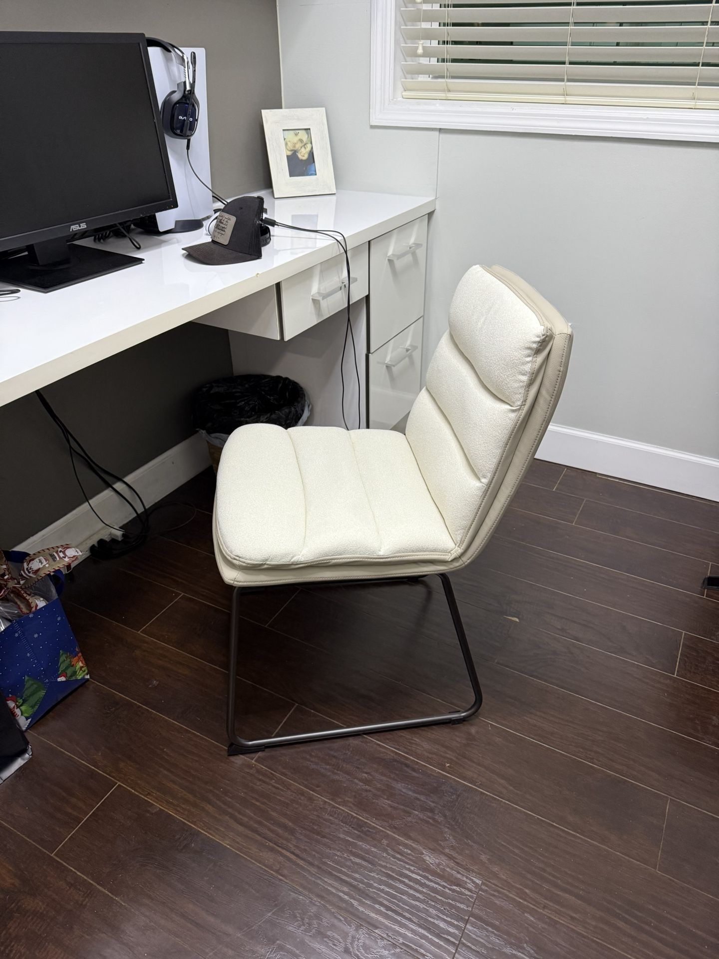 Desk chair