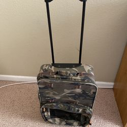 Children’s suitcase on wheels