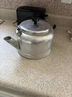 Comet Tea Kettle With Wood Handle 