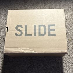 Men’s Yeezy Slide “bone”