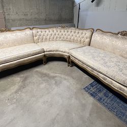 VINTAGE COUCH 