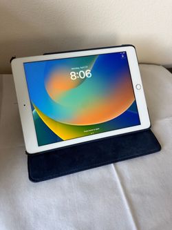Apple iPad 5th Gen, 32GB, Fingerprint Touch ID, Cable & Charger,  A1822 (5th Generation iPad Tablet)