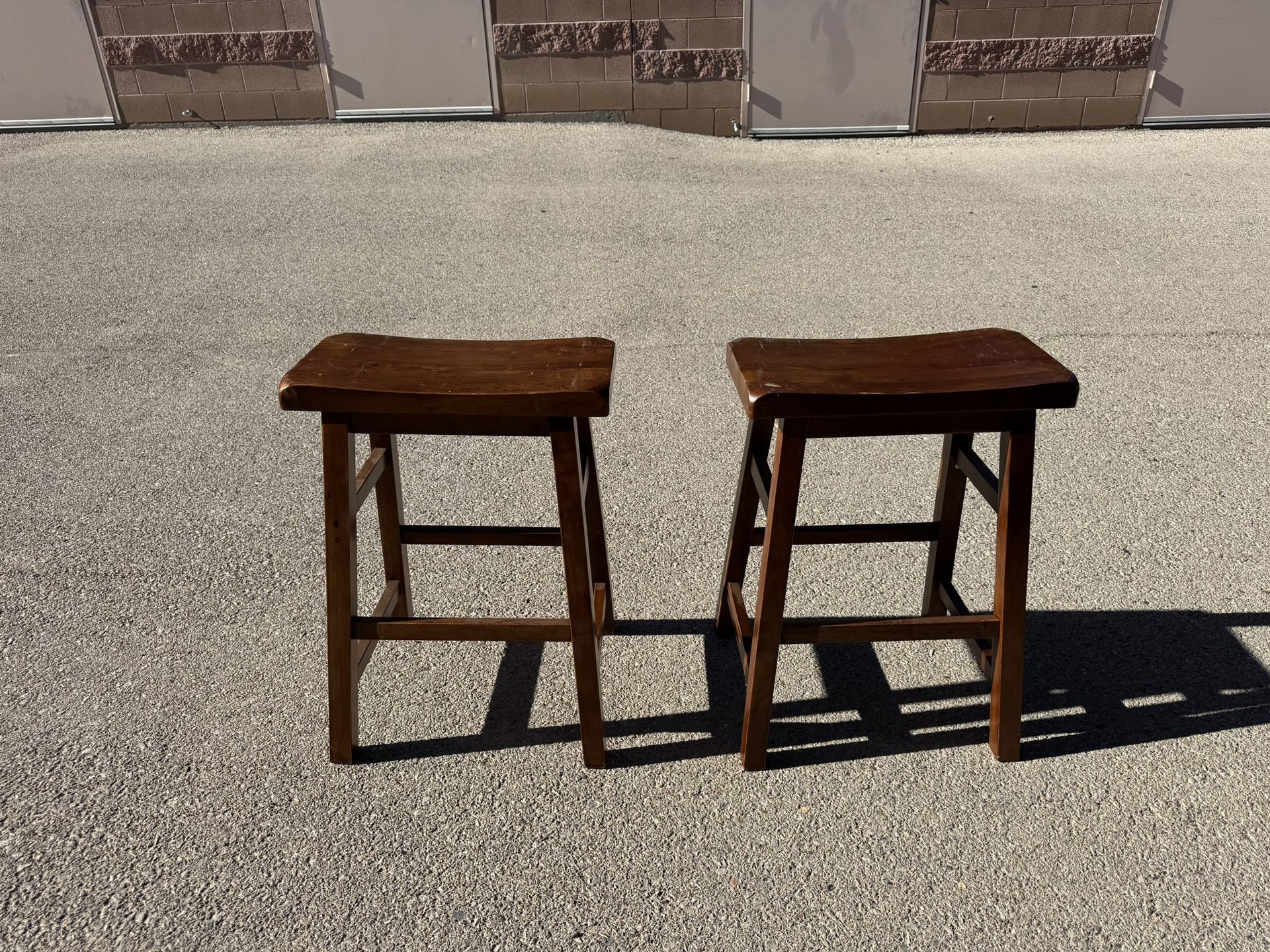 2 barstools