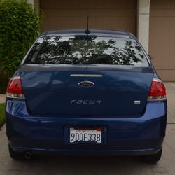 Blue Ford Focus 09