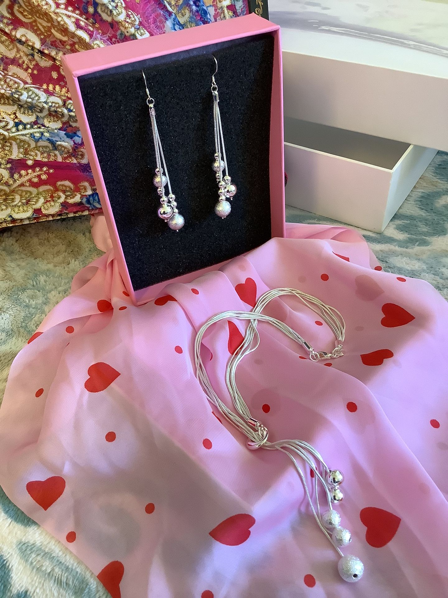 Classy Necklace with long earrings 🎀 New Jewelry set togetherr $28 Welcome to visit Eva’s OfferUp for more