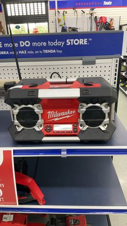 MILWAUKEE CLOCK RADIO