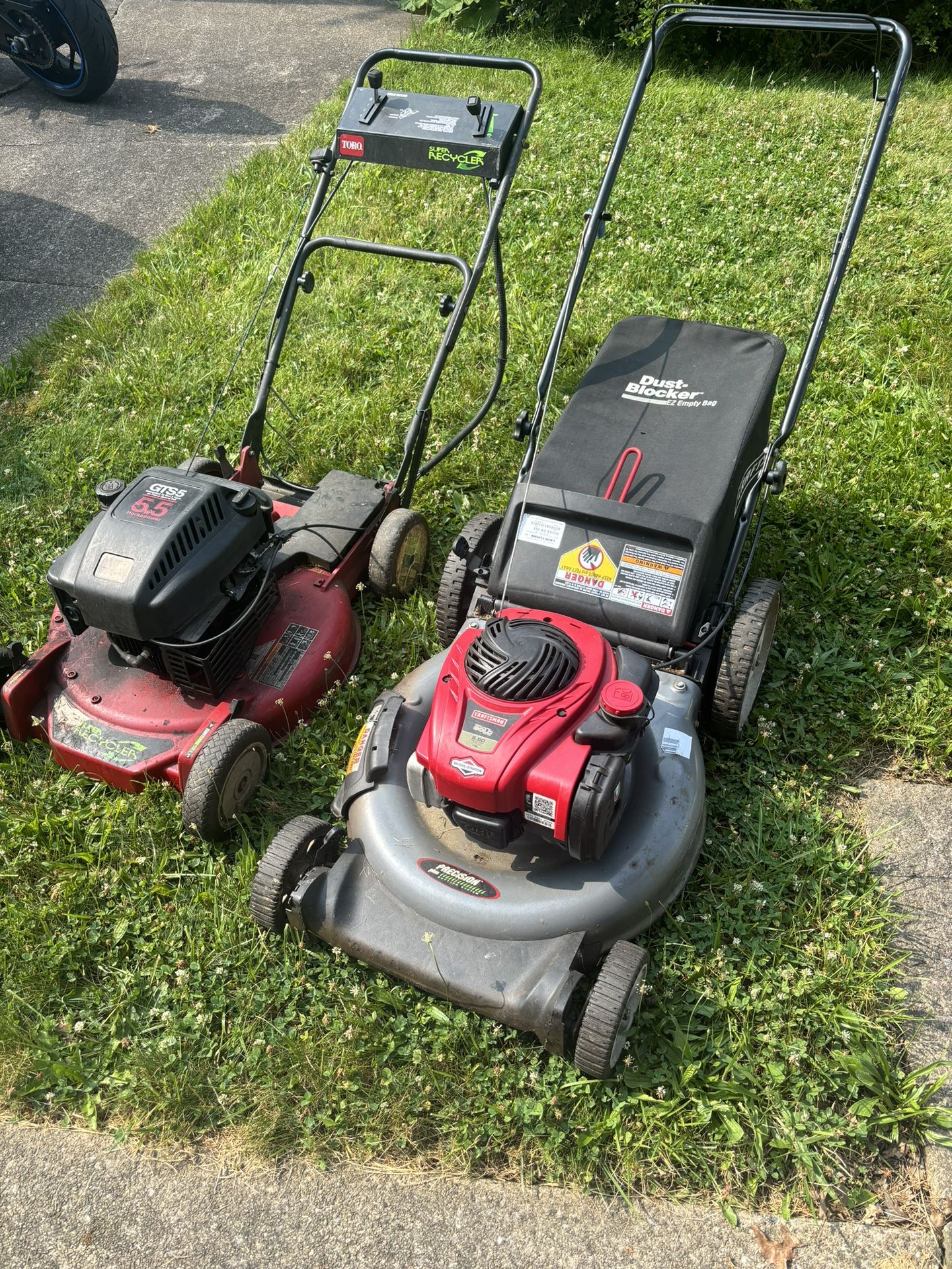 2 Lawnmowers