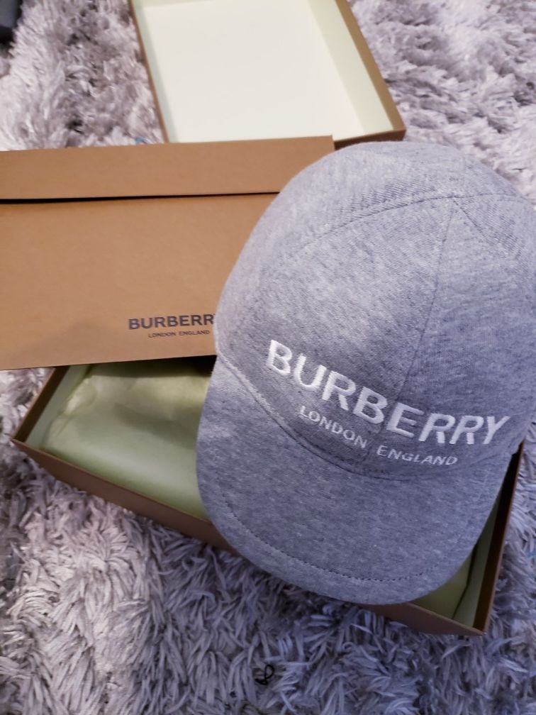 Burberry hat (little kids) new! 👌👶👸🤴