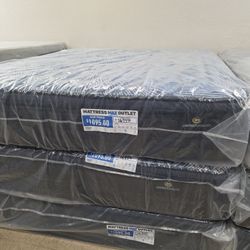 Serta Cobalt Pillowtop King Mattress New!